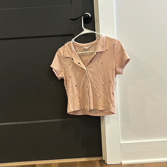 Pink Rose Tops - Pink Rose pink collared snap closure shirt